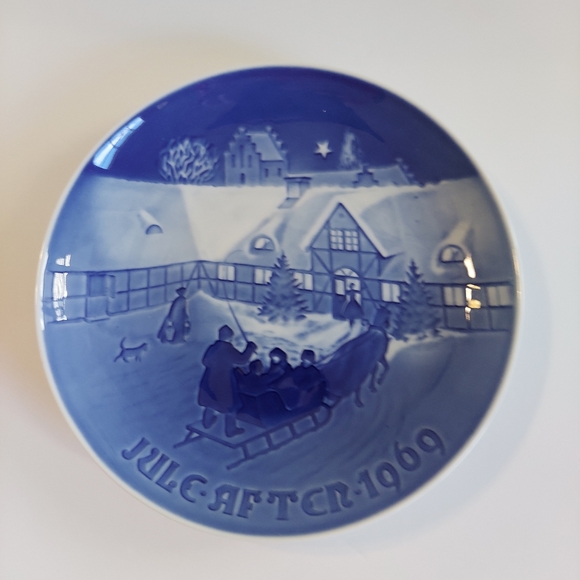 Vintage Bing & Grondahl 1962 Christmas Plate - Picture 2 of 5